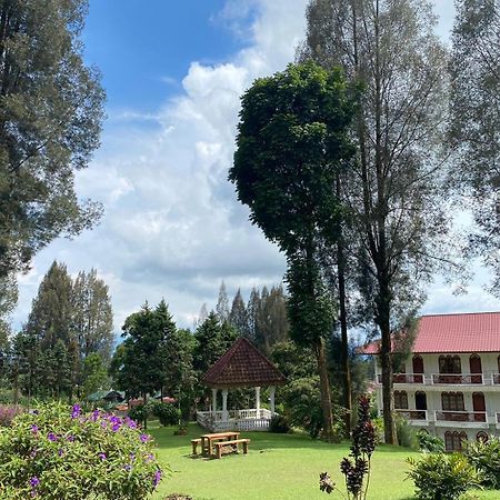 Sibayak Multinational Rest House Berastagi Bagian luar foto