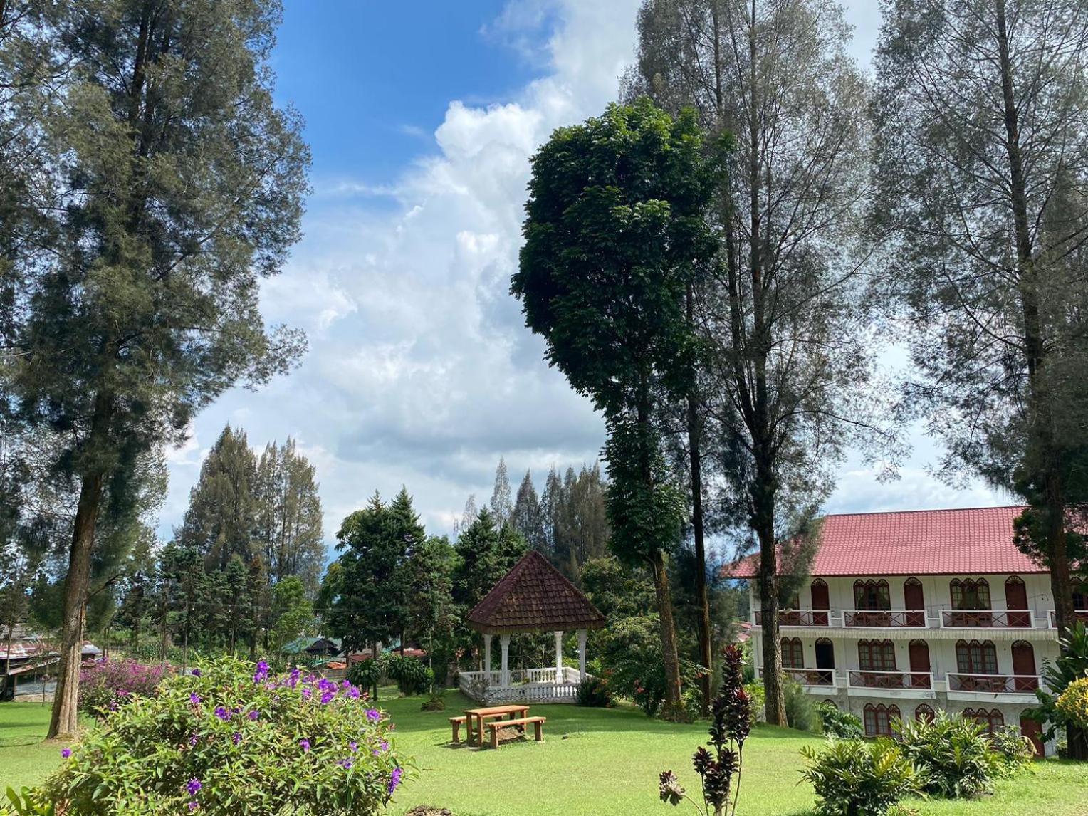 Sibayak Multinational Rest House Berastagi Bagian luar foto
