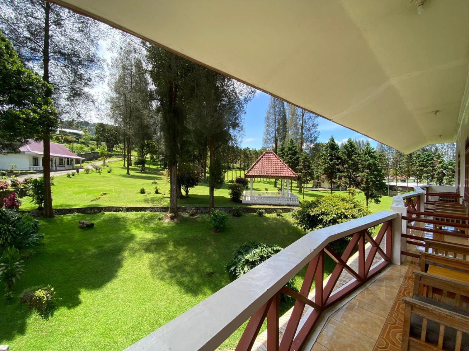 Sibayak Multinational Rest House Berastagi Bagian luar foto