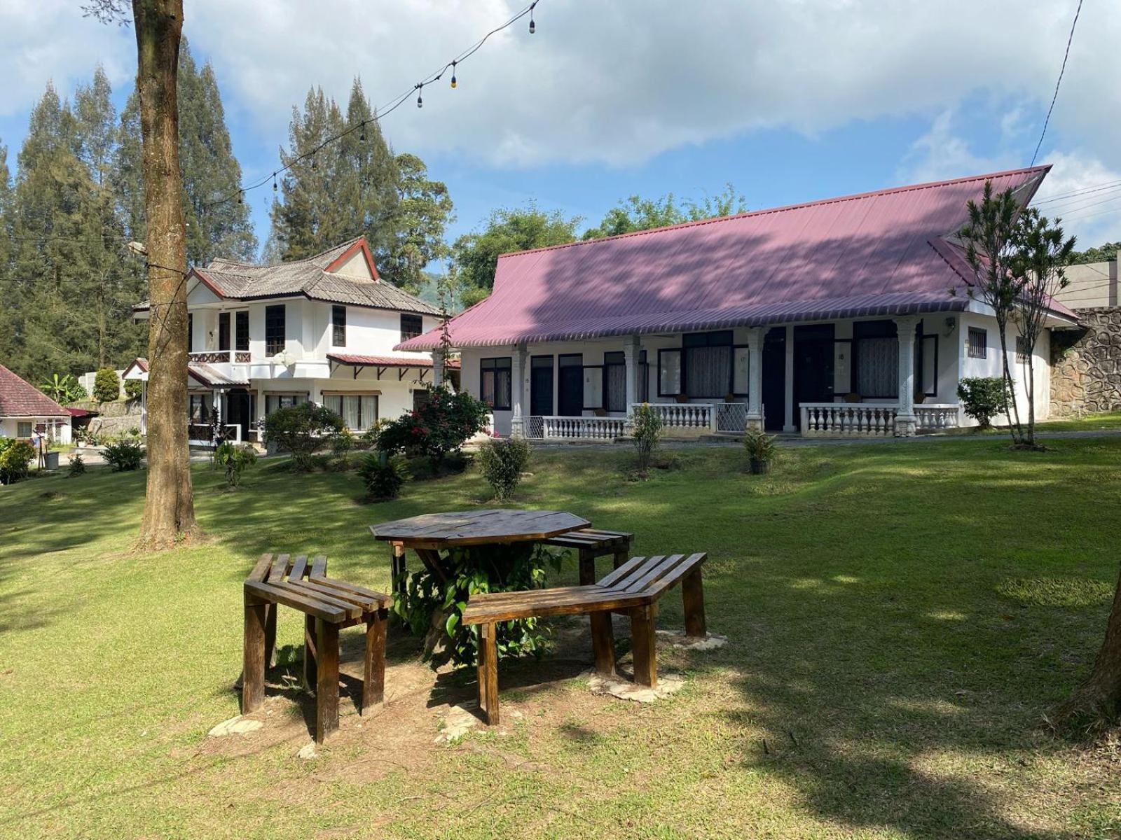 Sibayak Multinational Rest House Berastagi Bagian luar foto