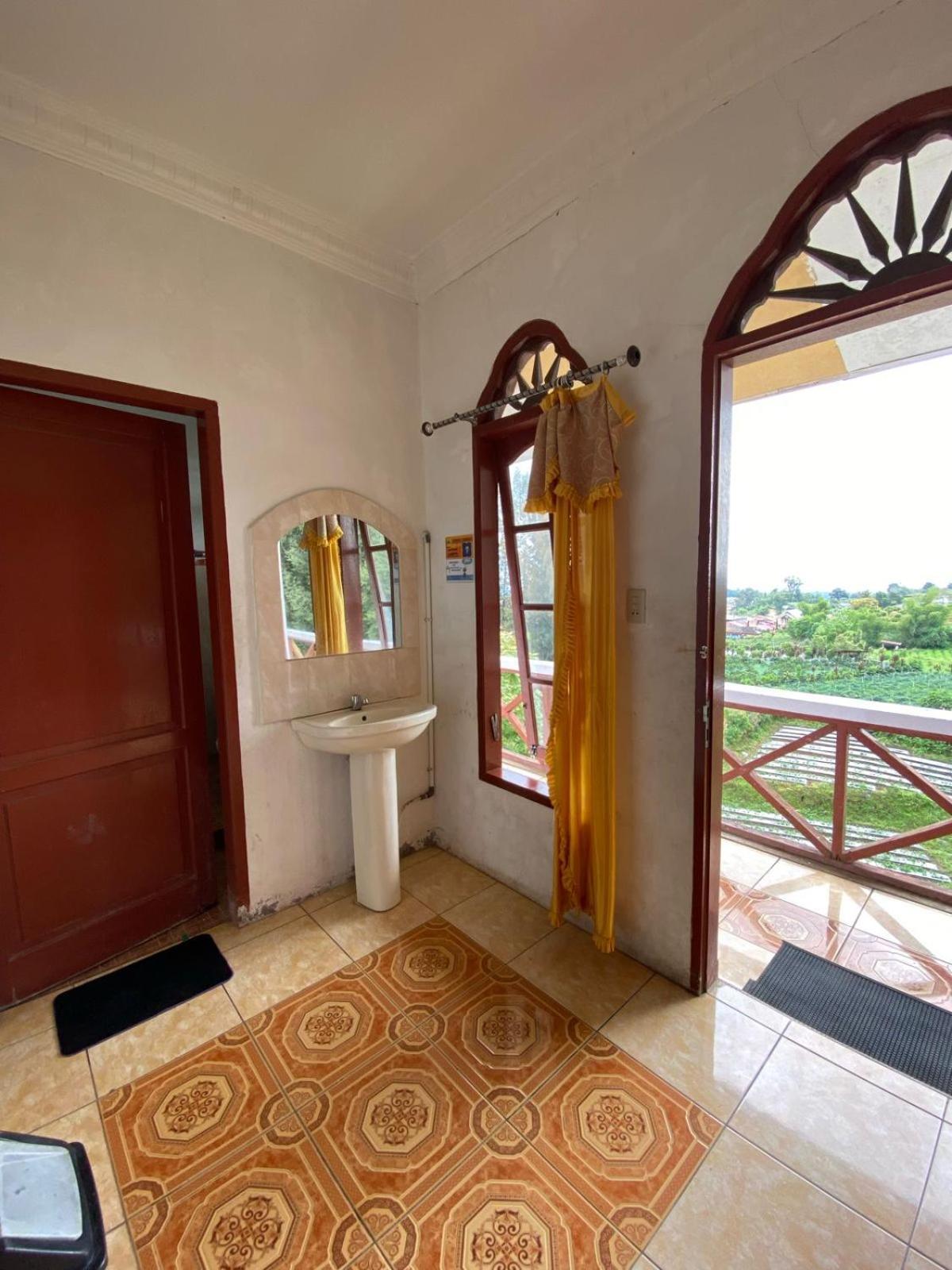 Sibayak Multinational Rest House Berastagi Bagian luar foto