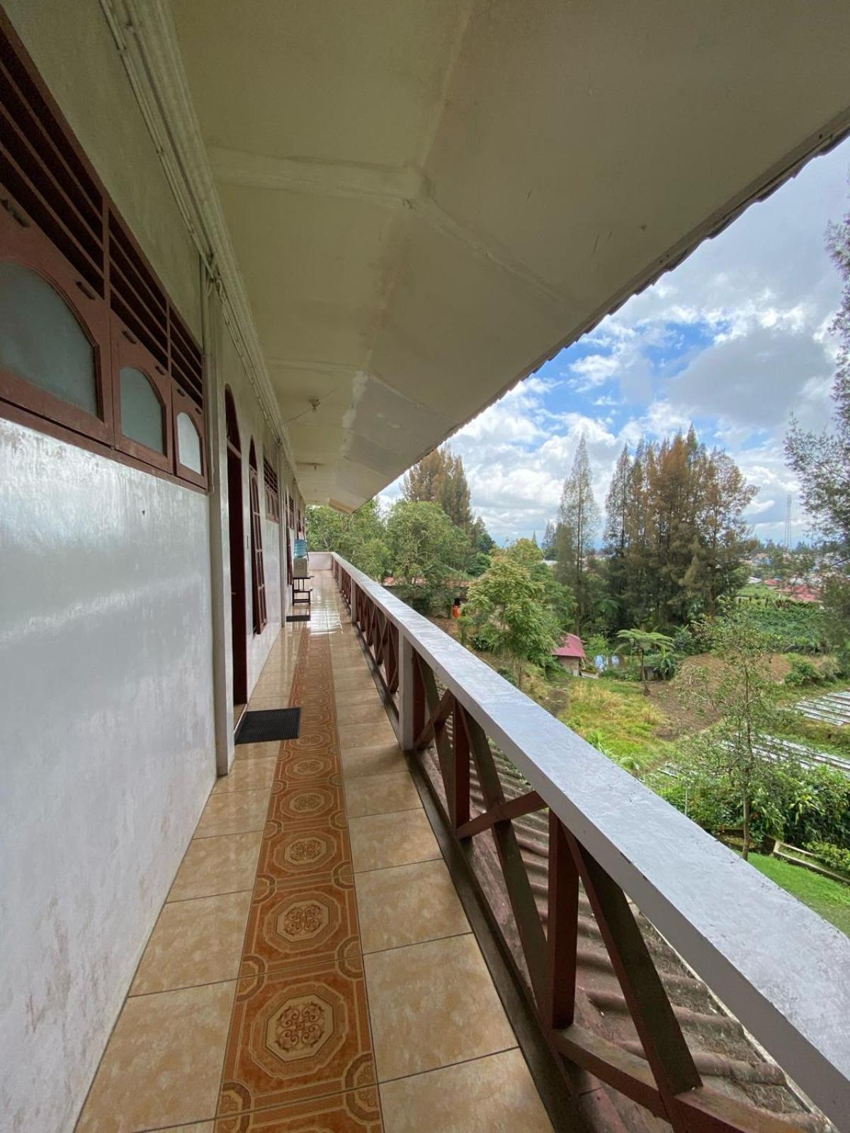 Sibayak Multinational Rest House Berastagi Bagian luar foto
