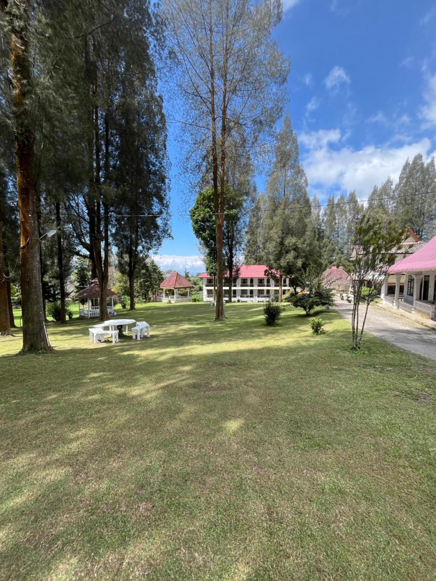 Sibayak Multinational Rest House Berastagi Bagian luar foto